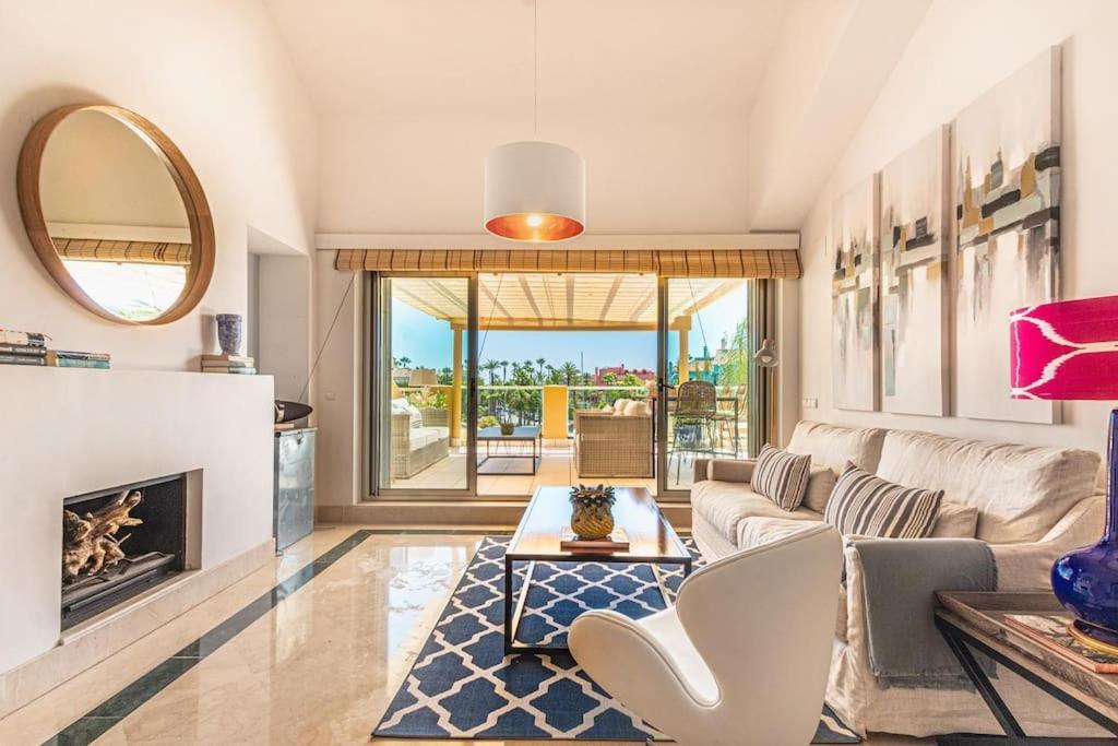 Beautiful Penthouse Overlooking Marina Channels Апартаменты